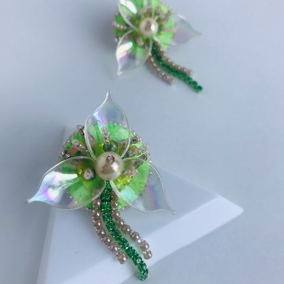 Floral stud earrings with crystal chain pendant - Picture 7 of 10